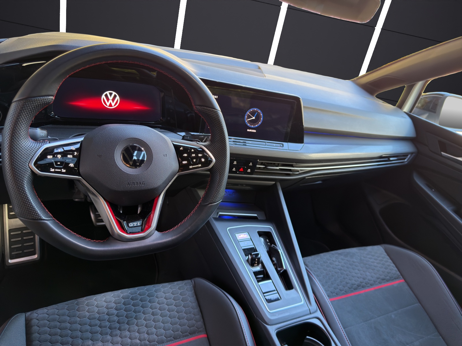 VW Golf 2.0 TSI GTI Clubsport 45 DSG-image-12