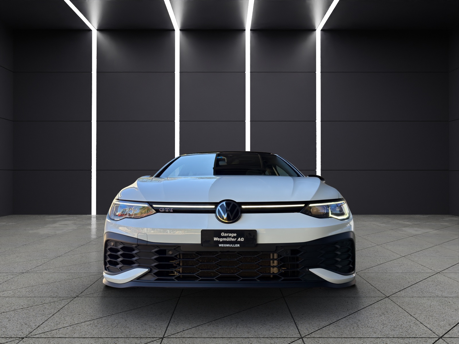 VW Golf 2.0 TSI GTI Clubsport 45 DSG-image-2