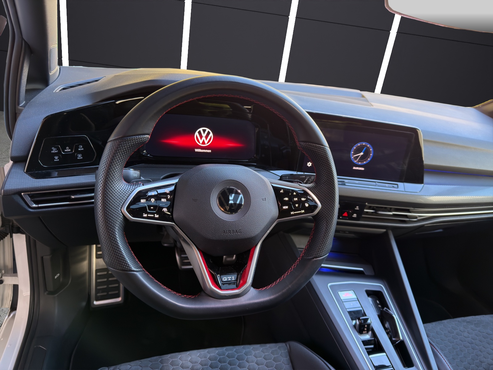VW Golf 2.0 TSI GTI Clubsport 45 DSG-image-11