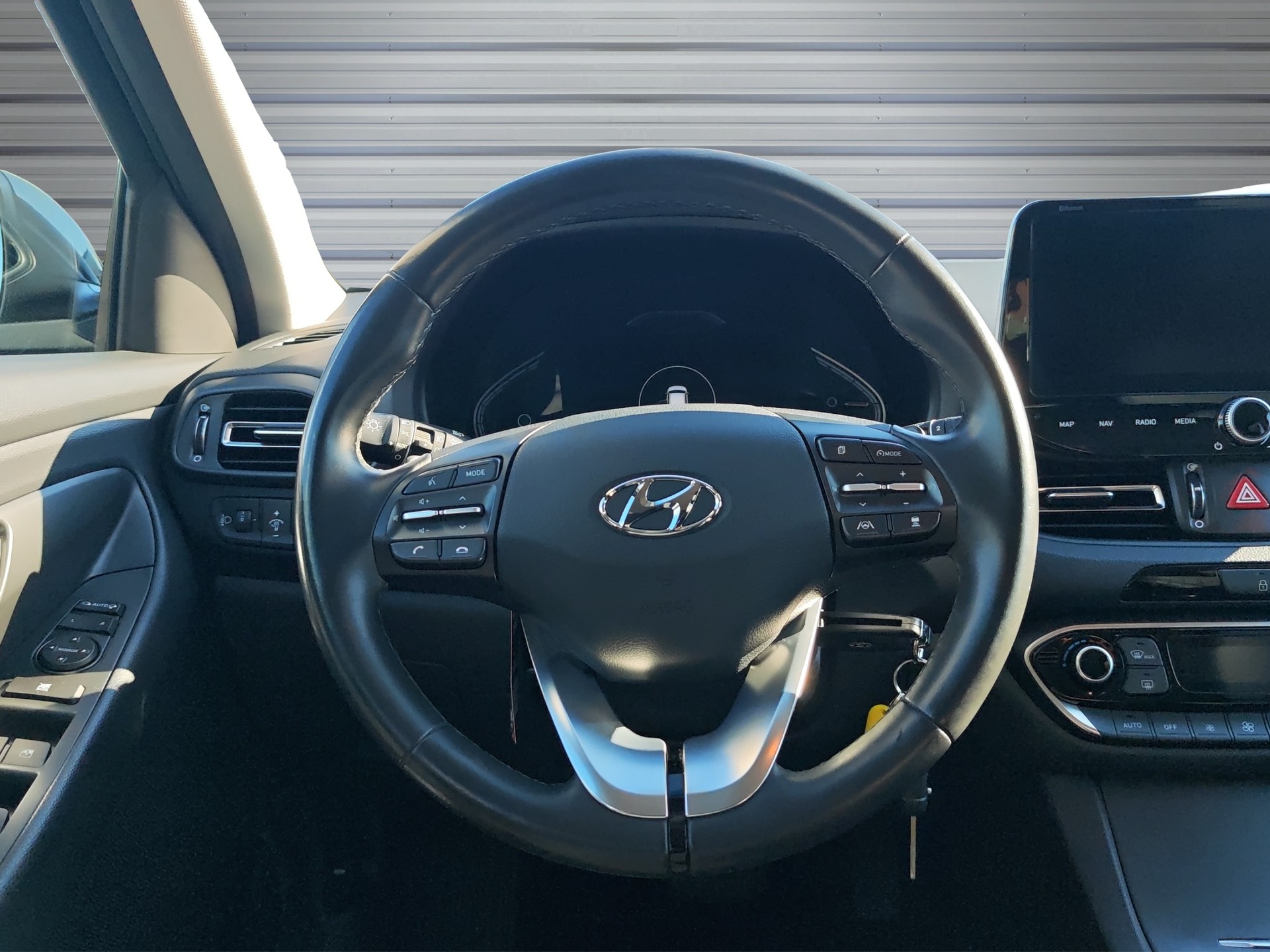 HYUNDAI i30 1.5 T-GDi Amplia 48V MH DCT-image-9