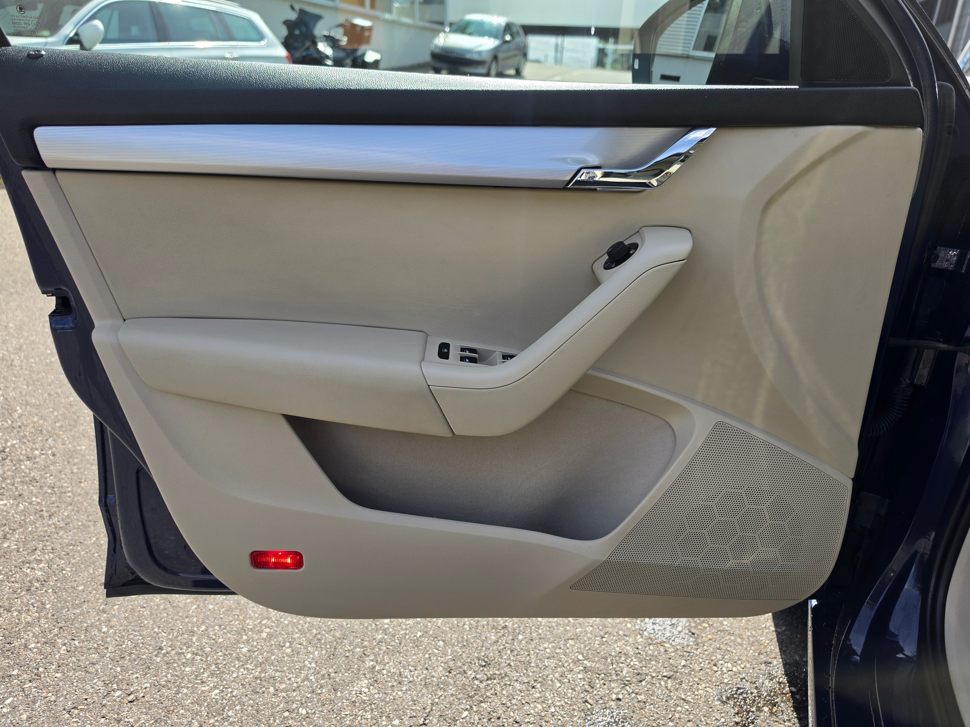 SKODA Octavia Combi 1.8 TSI Elegance 4x4 DSG-image-11