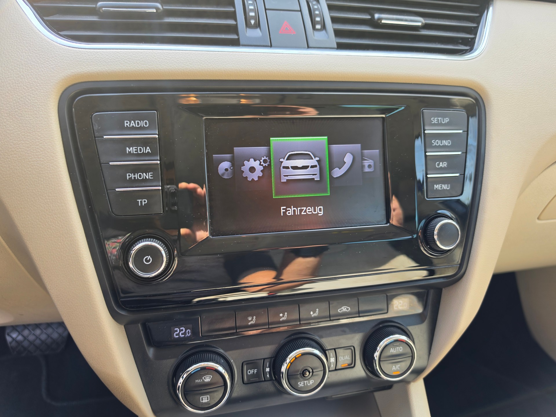 SKODA Octavia Combi 1.8 TSI Elegance 4x4 DSG-image-35