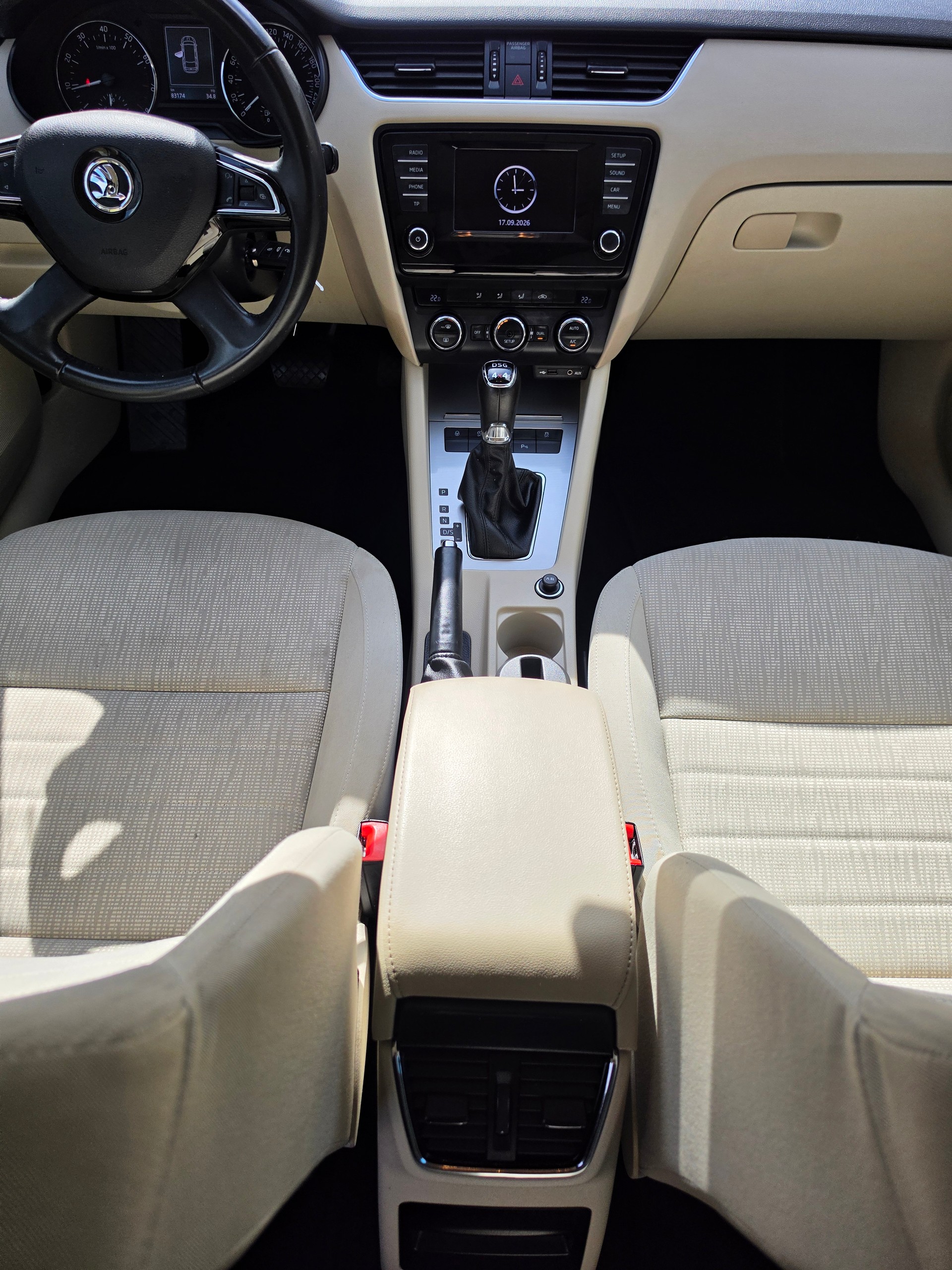 SKODA Octavia Combi 1.8 TSI Elegance 4x4 DSG-image-28