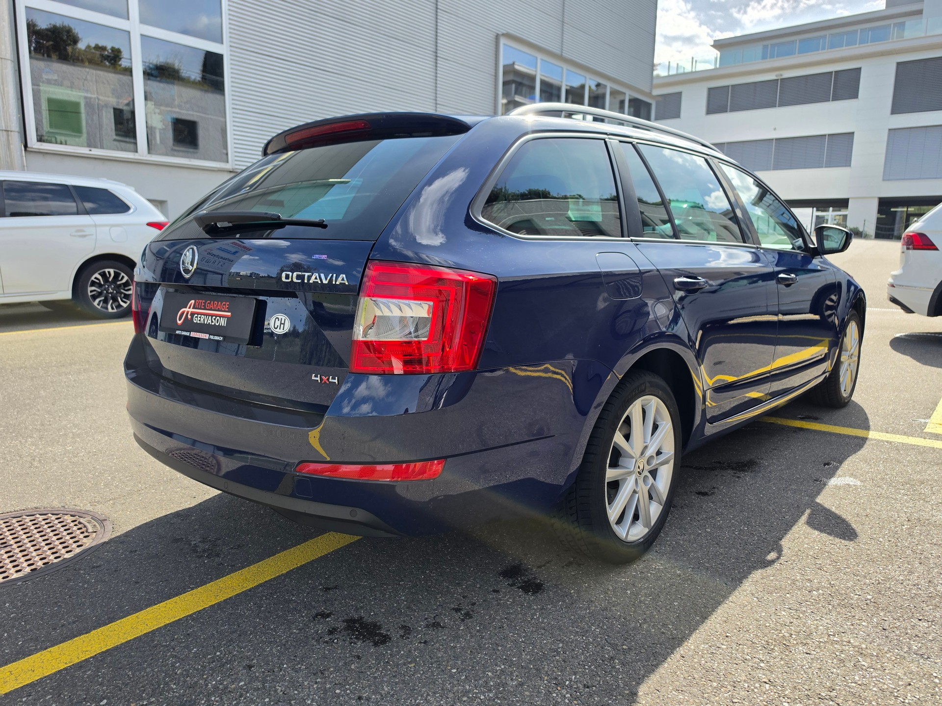SKODA Octavia Combi 1.8 TSI Elegance 4x4 DSG-image-4
