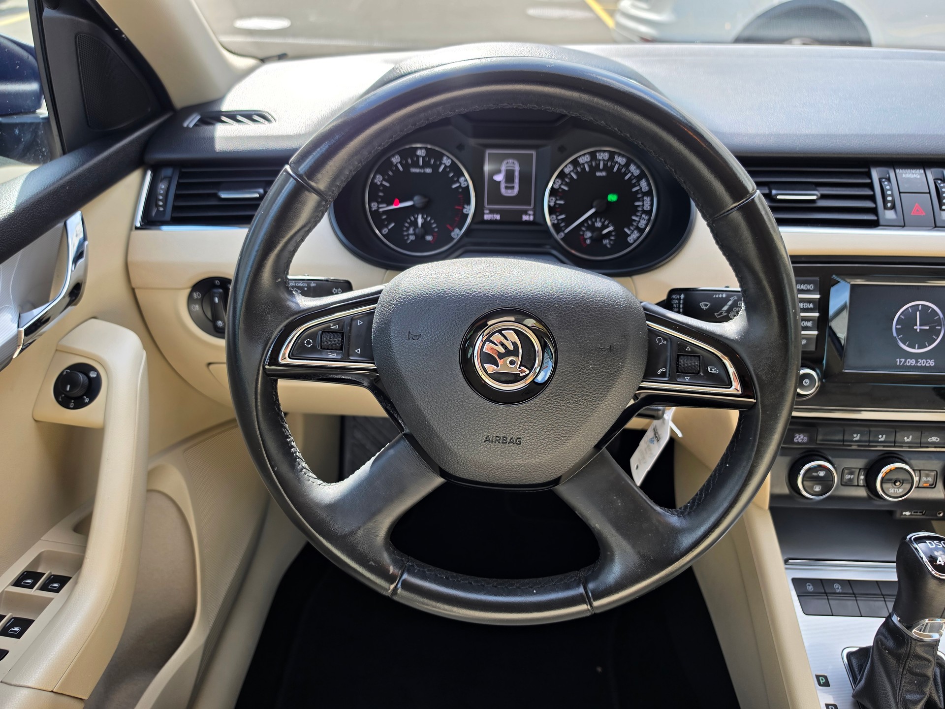 SKODA Octavia Combi 1.8 TSI Elegance 4x4 DSG-image-23