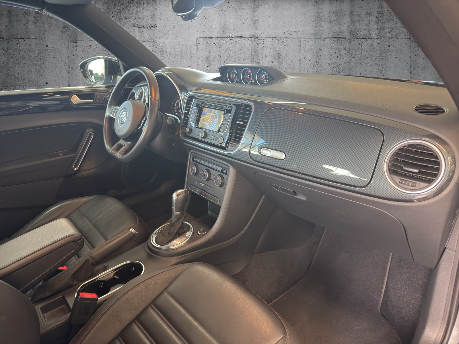 VW Beetle Cabrio 1.4 TSI Sport DSG-image-23