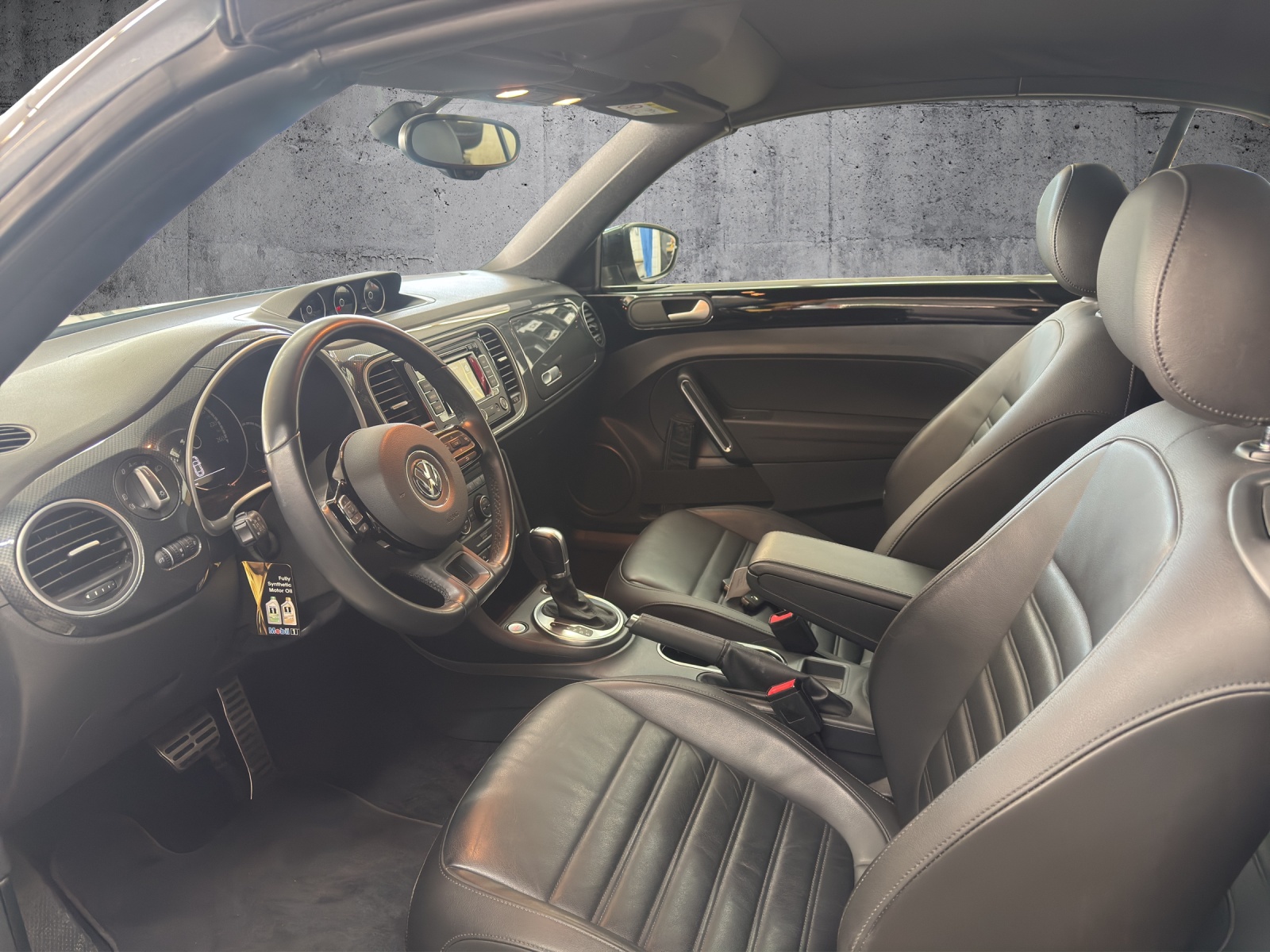 VW Beetle Cabrio 1.4 TSI Sport DSG-image-1