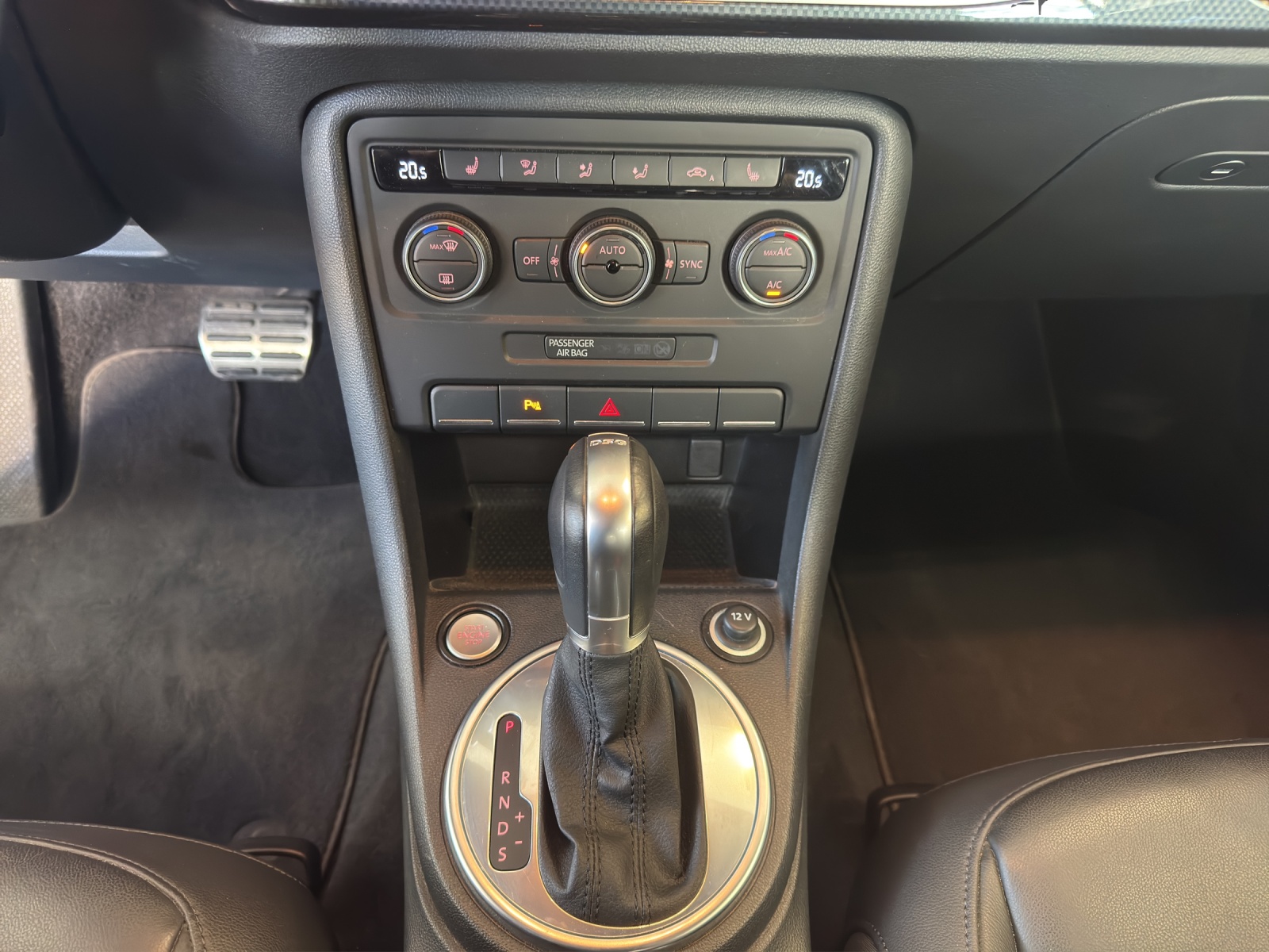 VW Beetle Cabrio 1.4 TSI Sport DSG-image-21