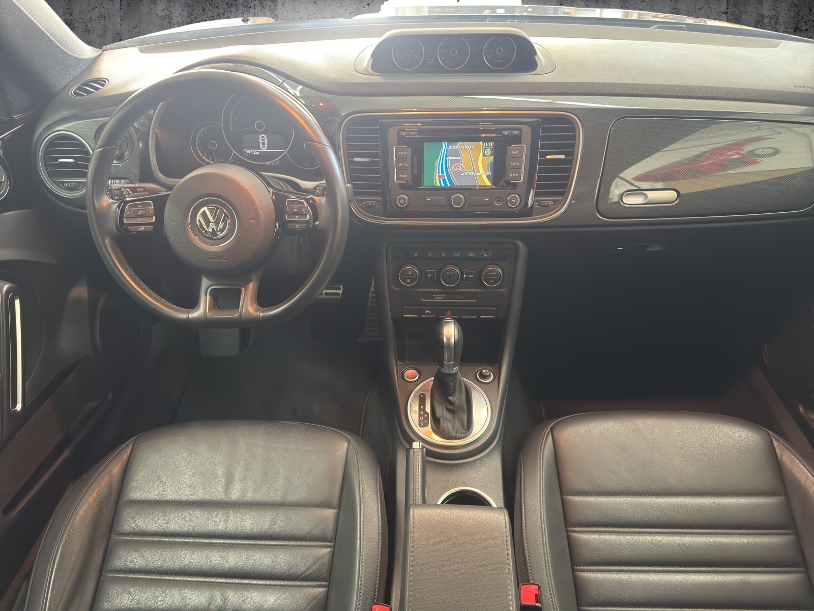 VW Beetle Cabrio 1.4 TSI Sport DSG-image-19