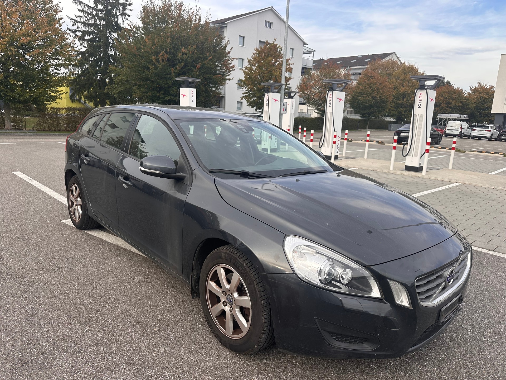 VOLVO V60 T4-image-2