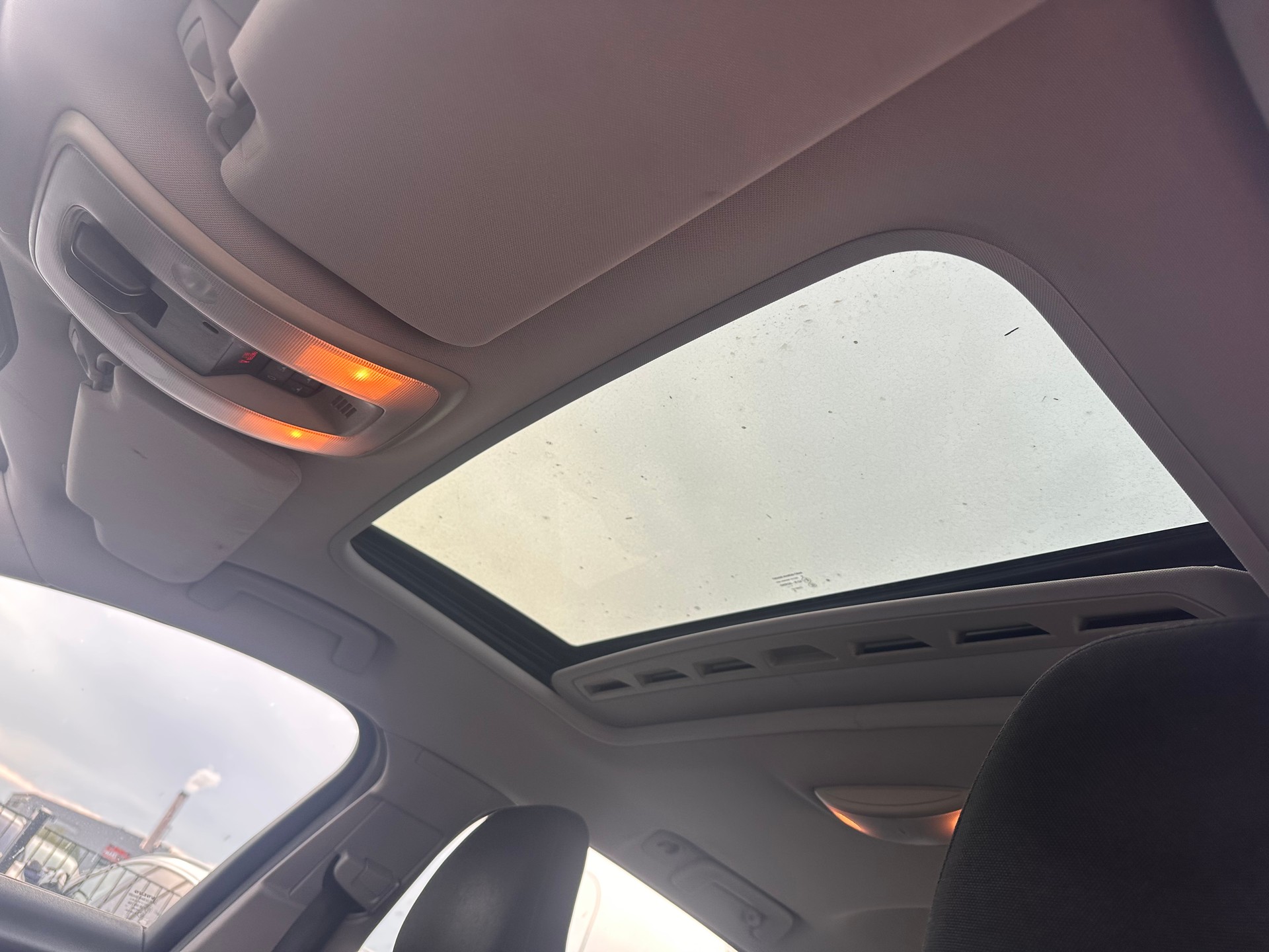 VOLVO V60 T4-image-8