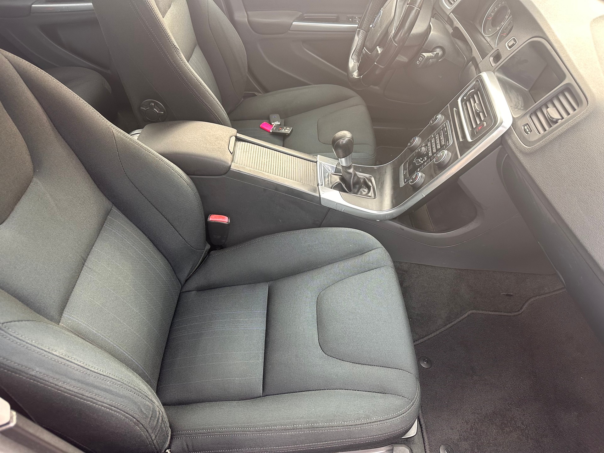 VOLVO V60 T4-image-9