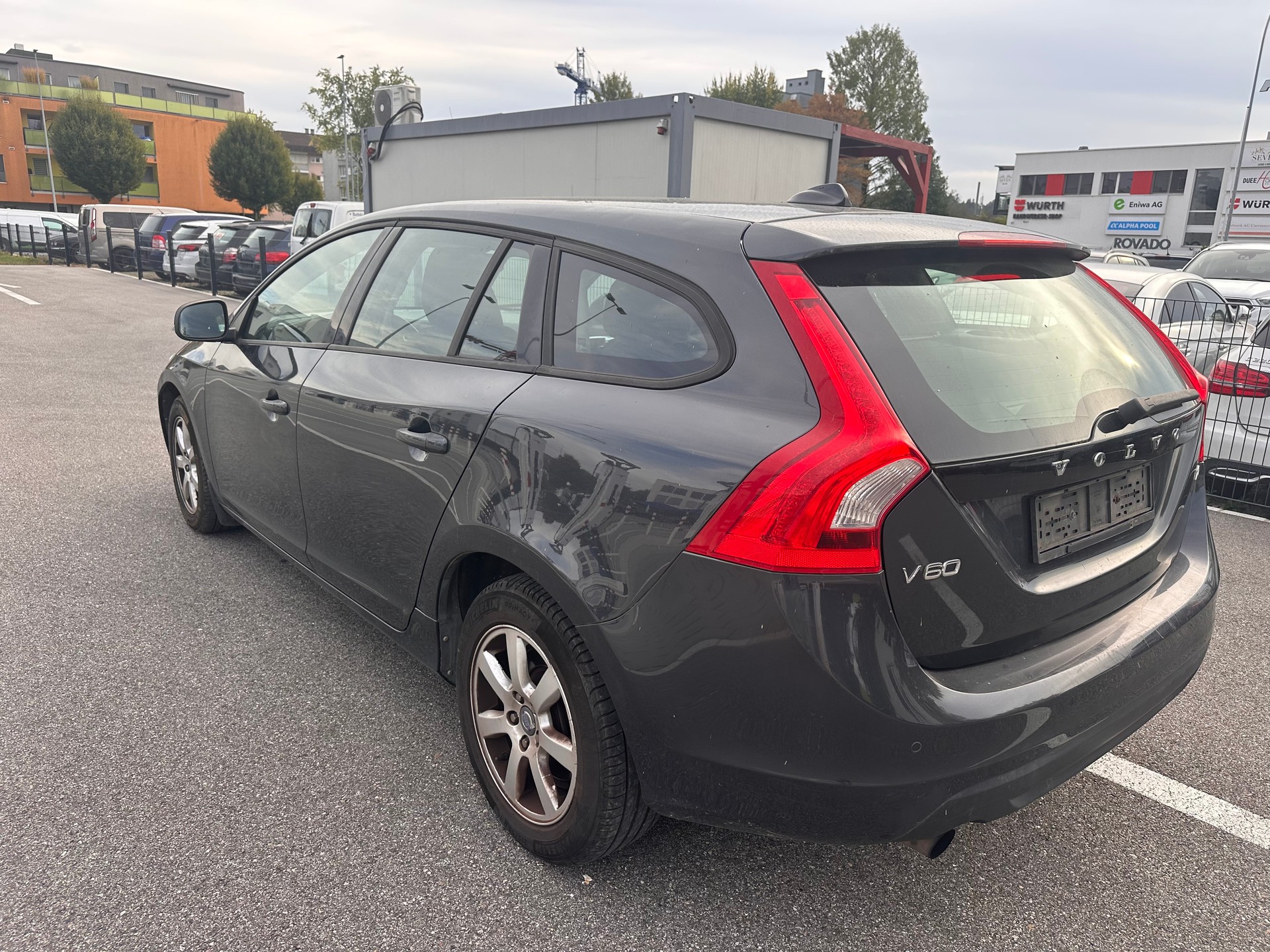 VOLVO V60 T4-image-5