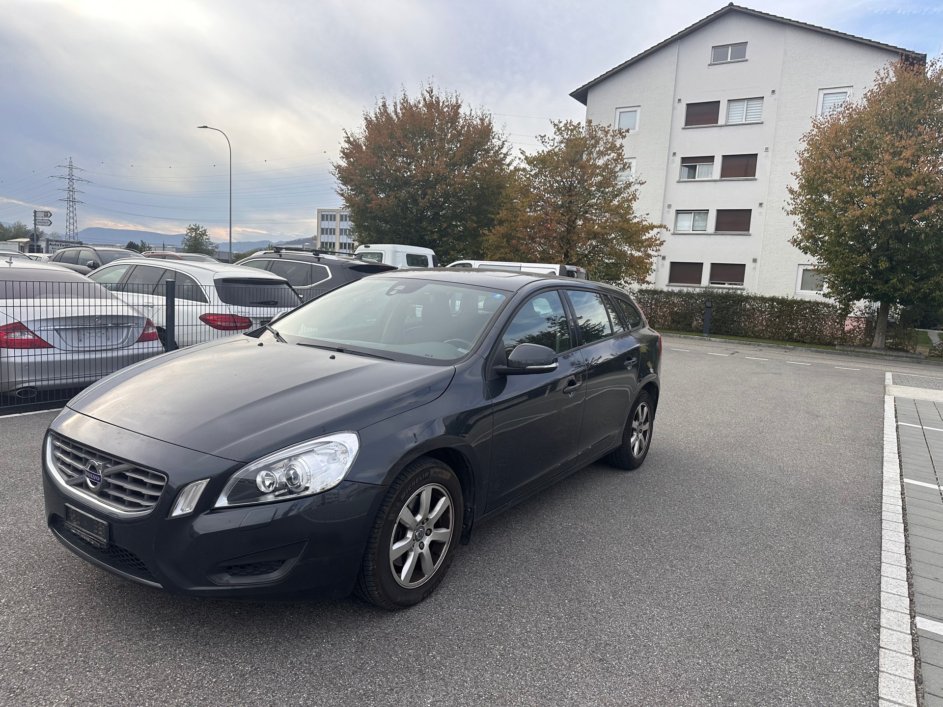 VOLVO V60 T4-image-0