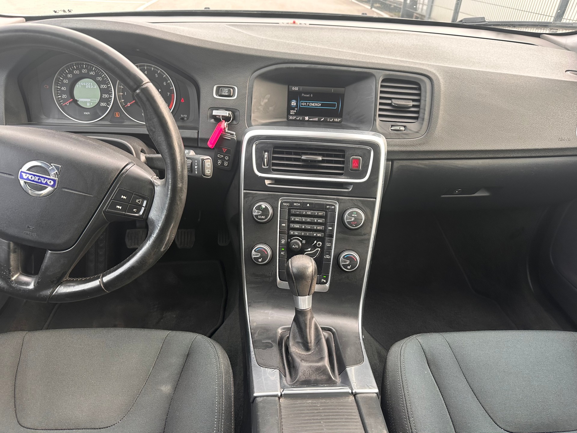 VOLVO V60 T4-image-7