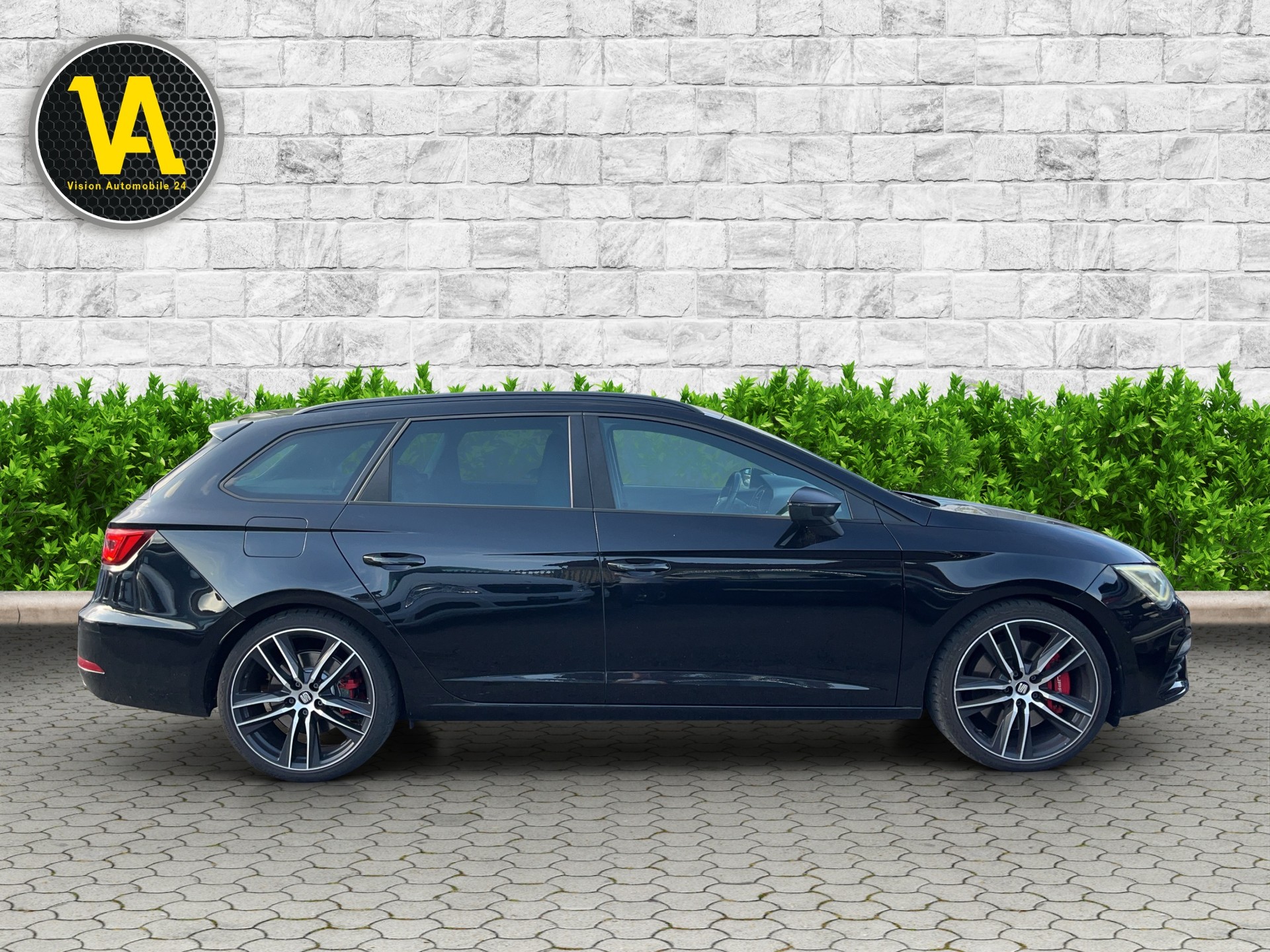SEAT Leon ST 2.0 TSI Cupra 300 4 Drive DSG-image-0