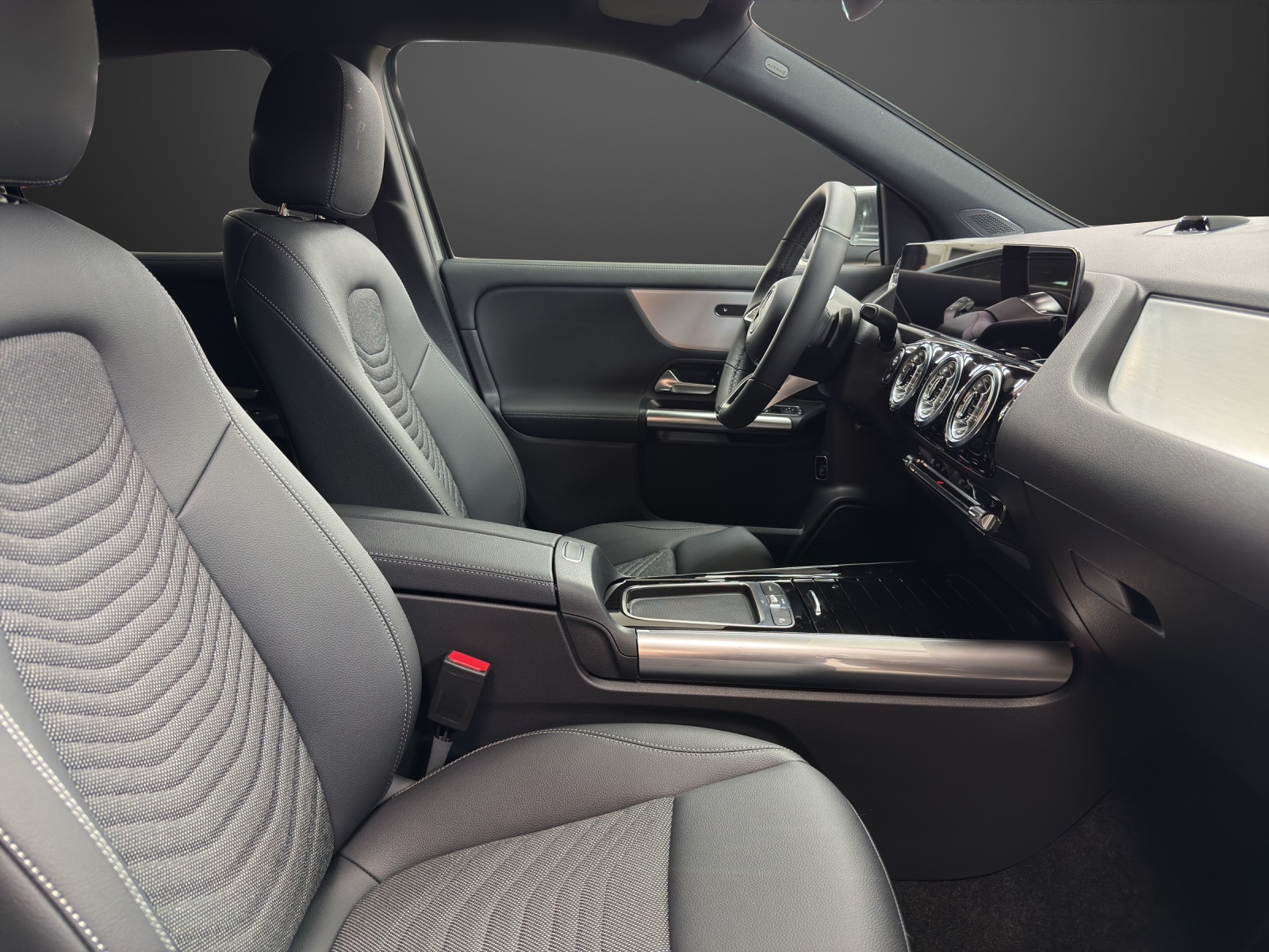 MERCEDES-BENZ GLA 220d 4Matic 8G-DCTSwiss Star-image-11