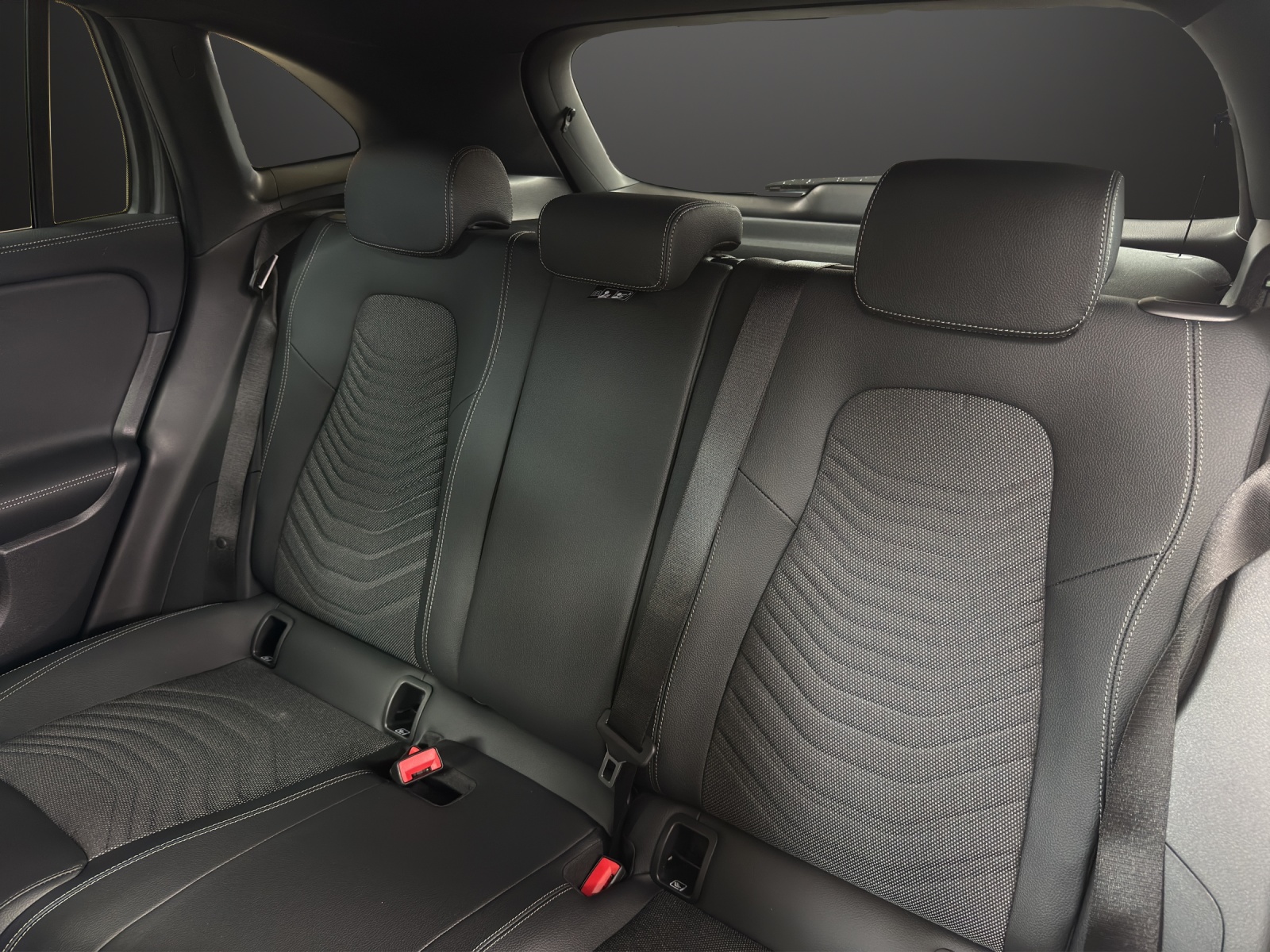 MERCEDES-BENZ GLA 220d 4Matic 8G-DCTSwiss Star-image-14