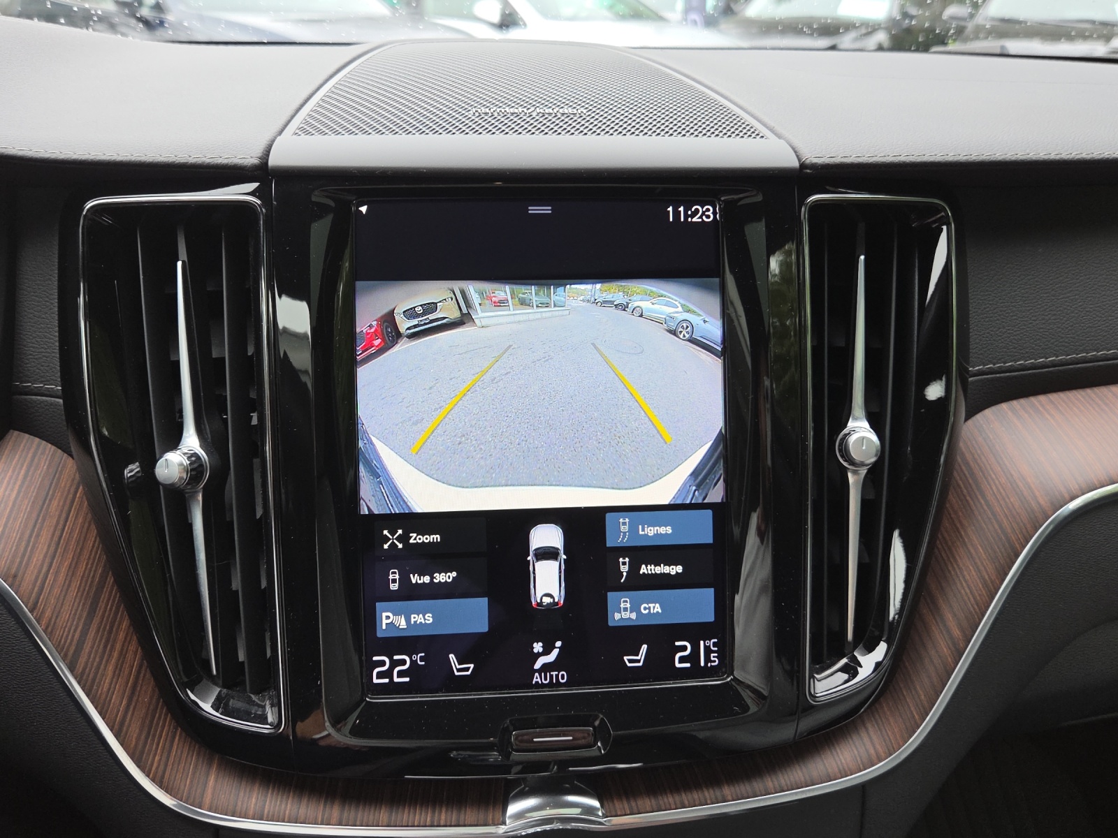 VOLVO XC60 T8 eAWD Inscription-image-15