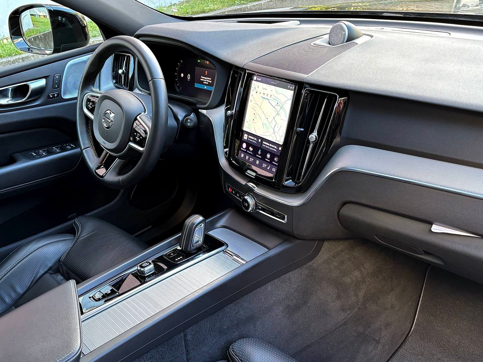 VOLVO XC60 T6 TE eAWD R-Design 8-G Geartronic (CH)-image-6