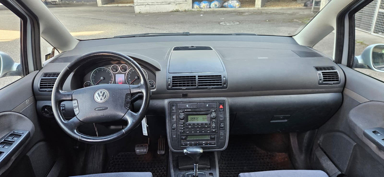 VW Sharan 1.8 T Trendline Automatic-image-1