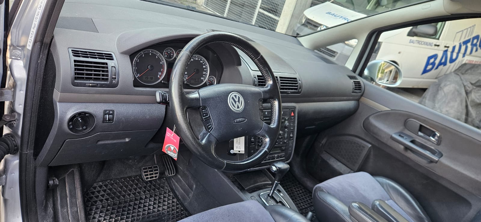 VW Sharan 1.8 T Trendline Automatic-image-3