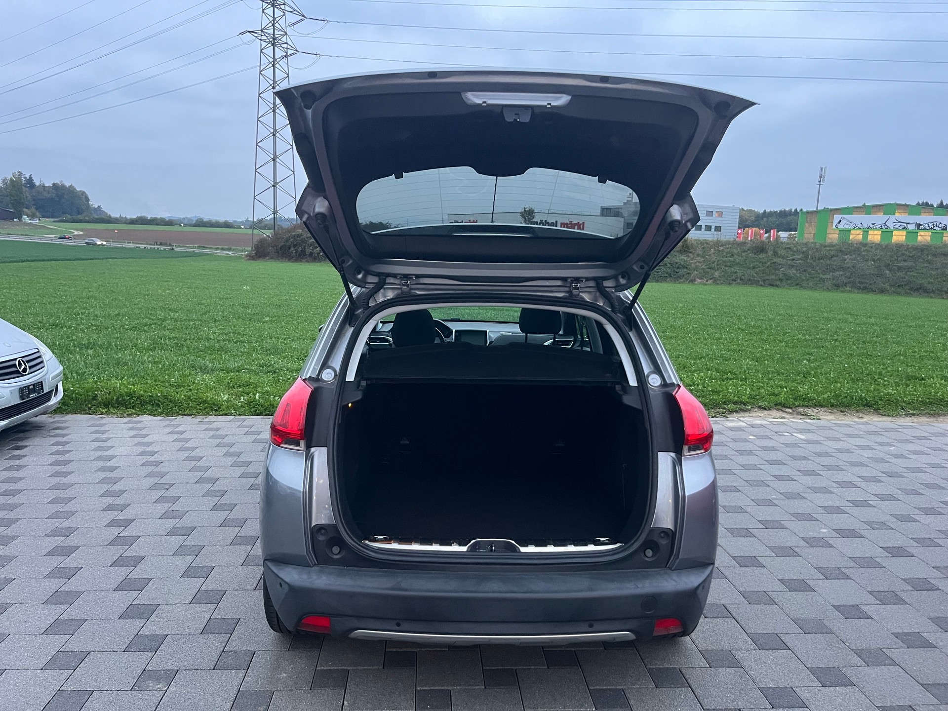 PEUGEOT 2008 1.6 BlueHDi Allure-image-8