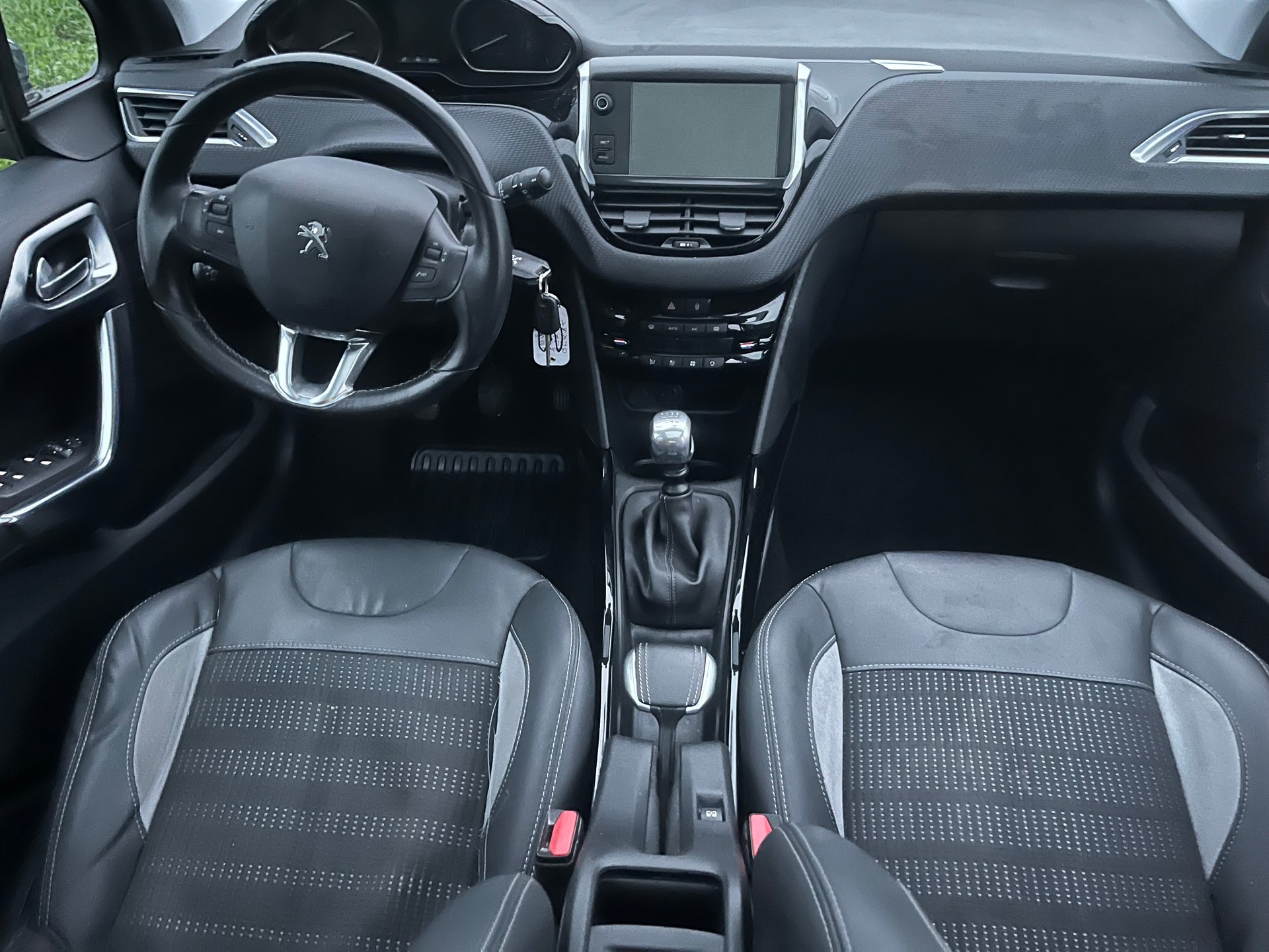 PEUGEOT 2008 1.6 BlueHDi Allure-image-10