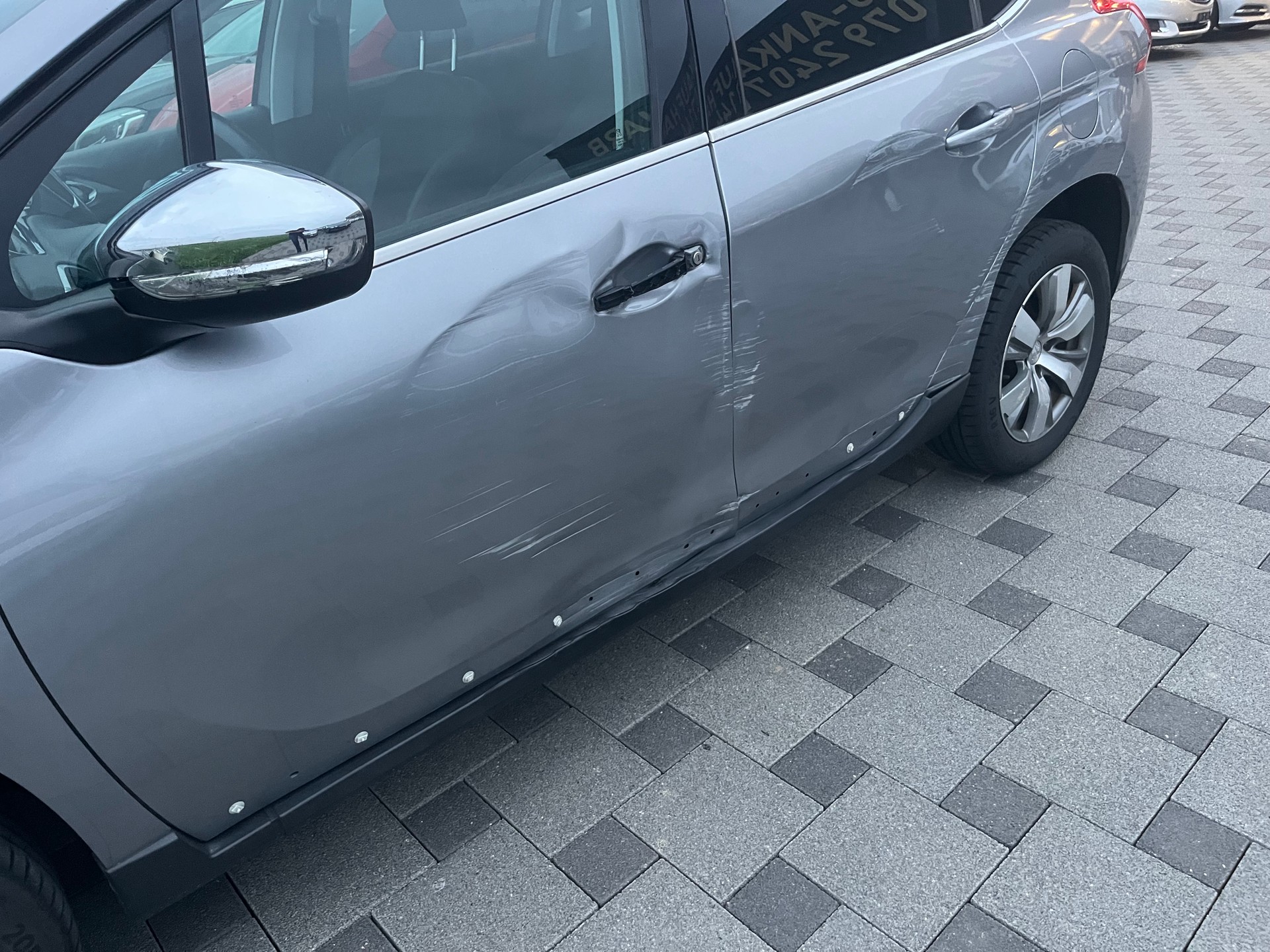 PEUGEOT 2008 1.6 BlueHDi Allure-image-12