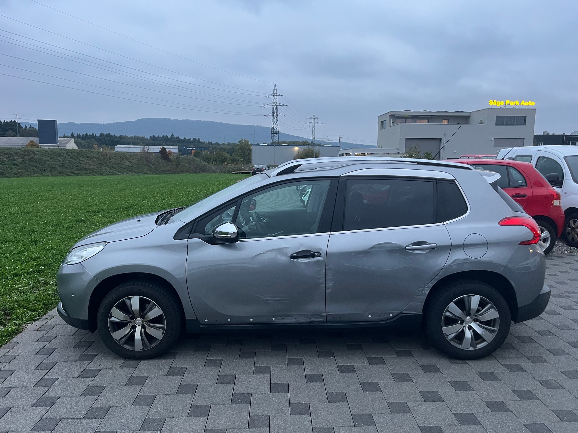 PEUGEOT 2008 1.6 BlueHDi Allure-image-4