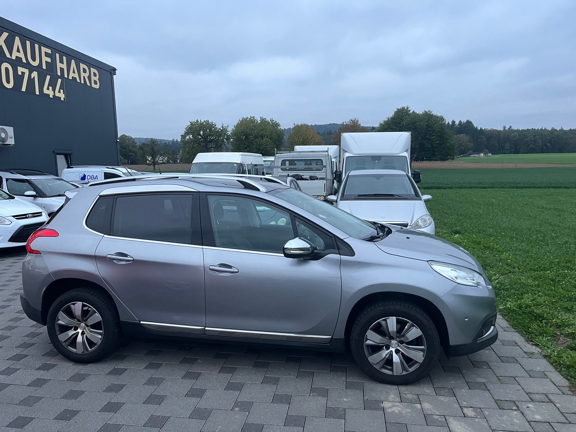 PEUGEOT 2008 1.6 BlueHDi Allure-image-2