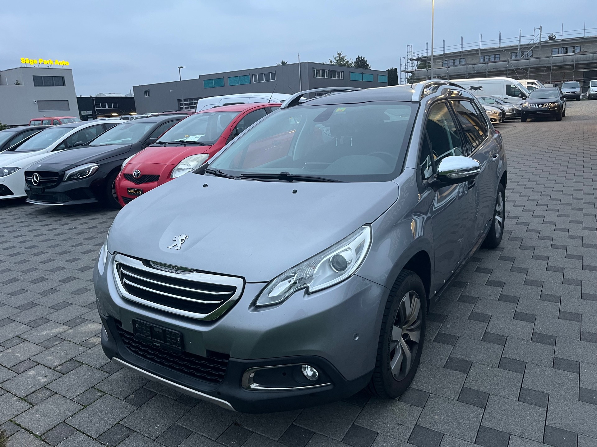 PEUGEOT 2008 1.6 BlueHDi Allure-image-3