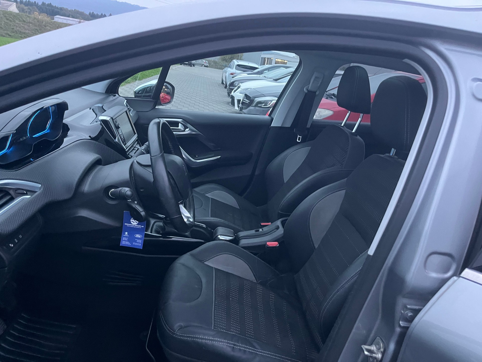 PEUGEOT 2008 1.6 BlueHDi Allure-image-13