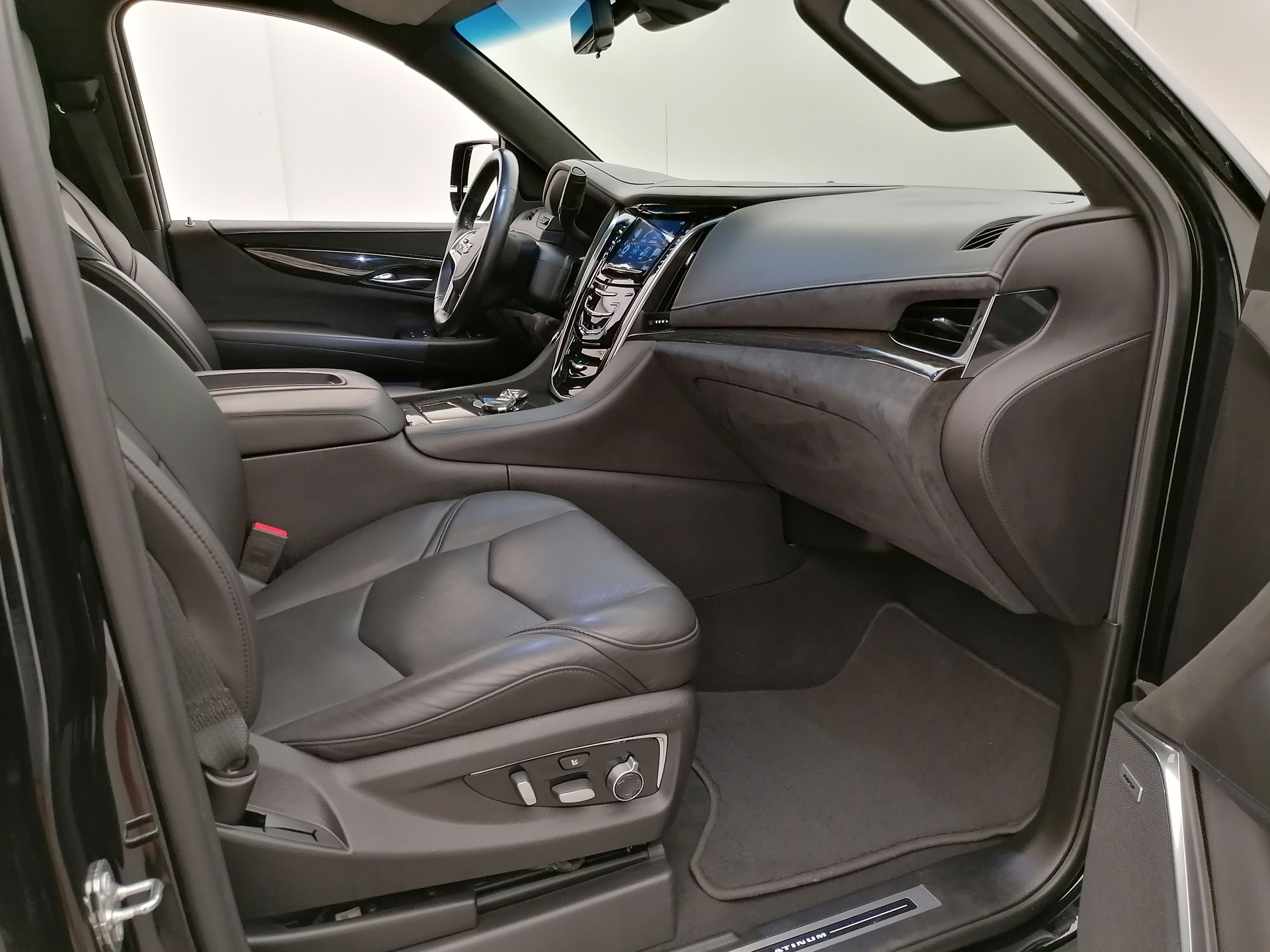 CADILLAC Escalade 6.2 Platinum AWD-image-14