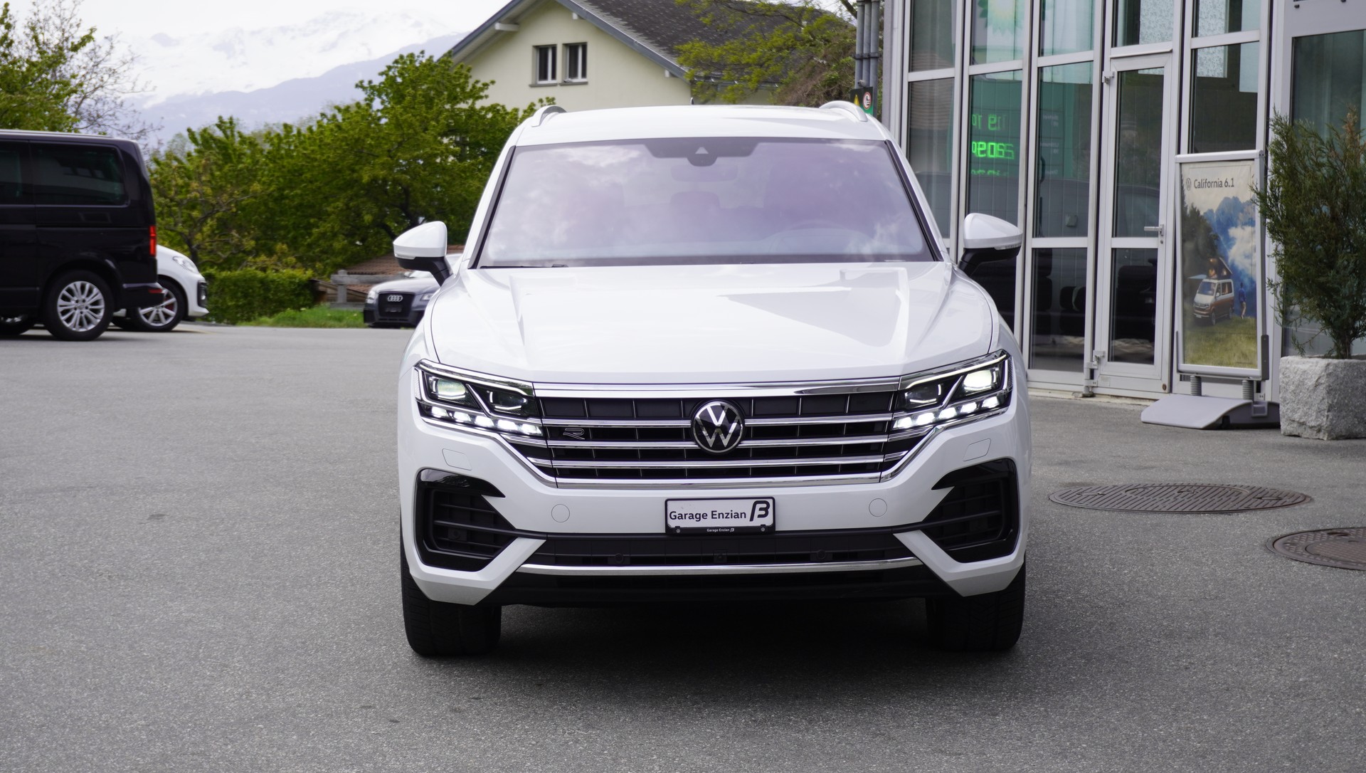 VW Touareg 3.0 TDI R Line Tiptronic-image-14