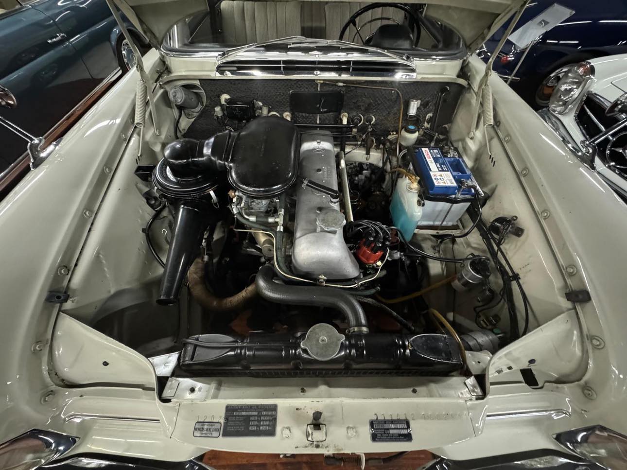 MERCEDES-BENZ 220S Heckflosse-image-4