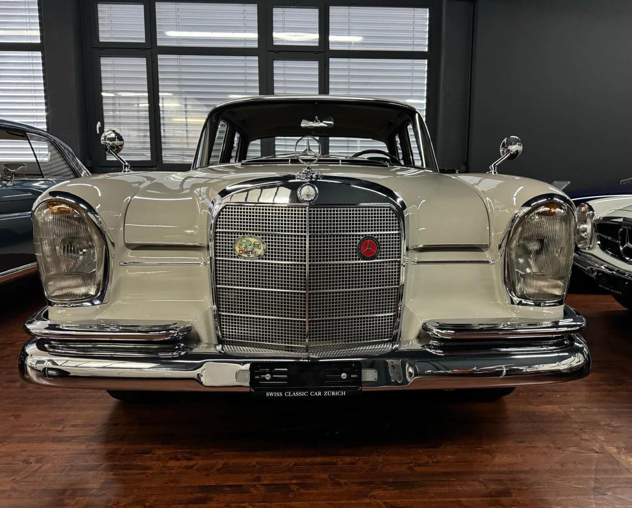 MERCEDES-BENZ 220S Heckflosse-image-2