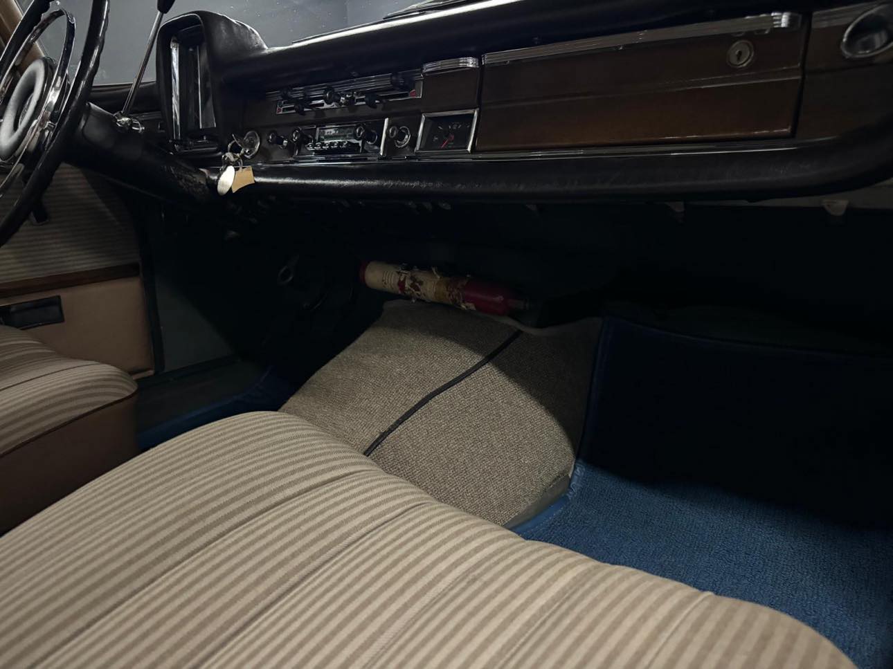 MERCEDES-BENZ 220S Heckflosse-image-8