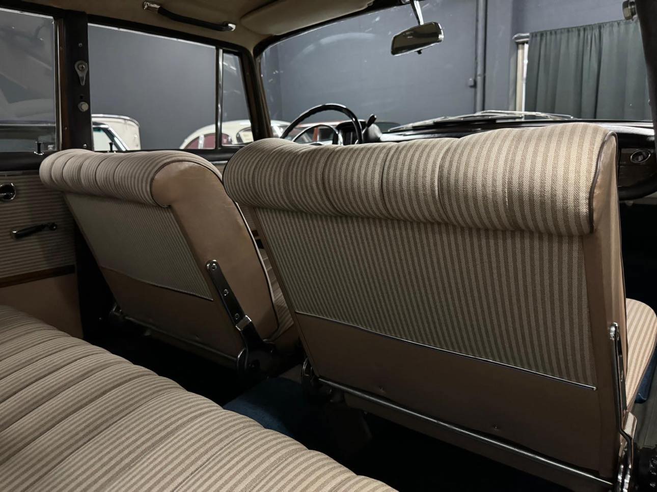 MERCEDES-BENZ 220S Heckflosse-image-10