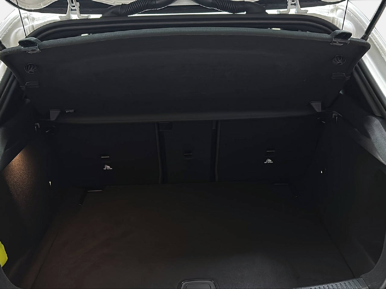 MERCEDES-BENZ A 180 d AMG Line-image-14