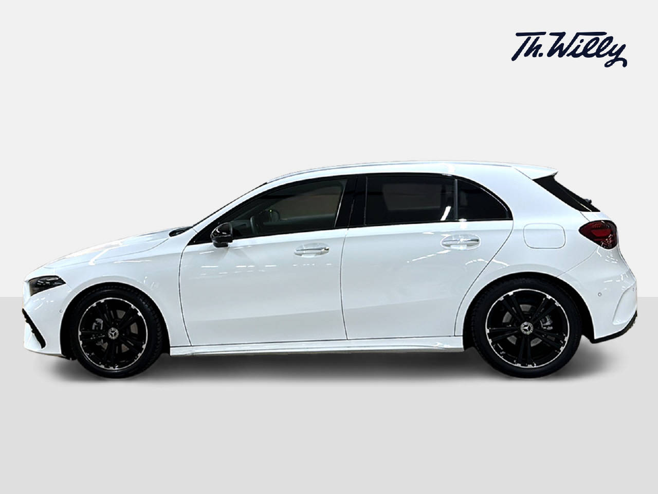 MERCEDES-BENZ A 180 d AMG Line-image-1
