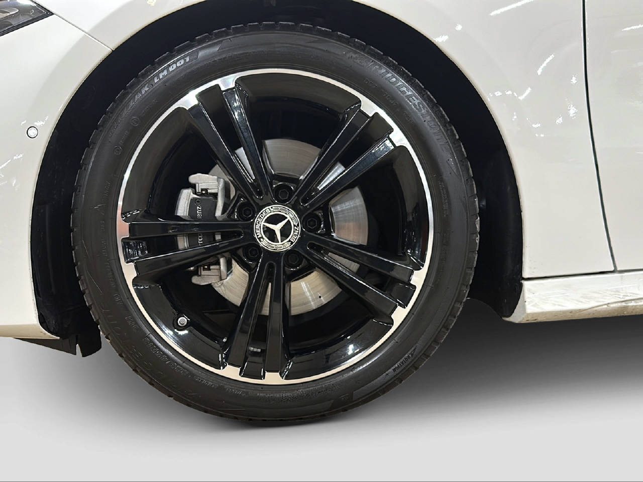 MERCEDES-BENZ A 180 d AMG Line-image-8