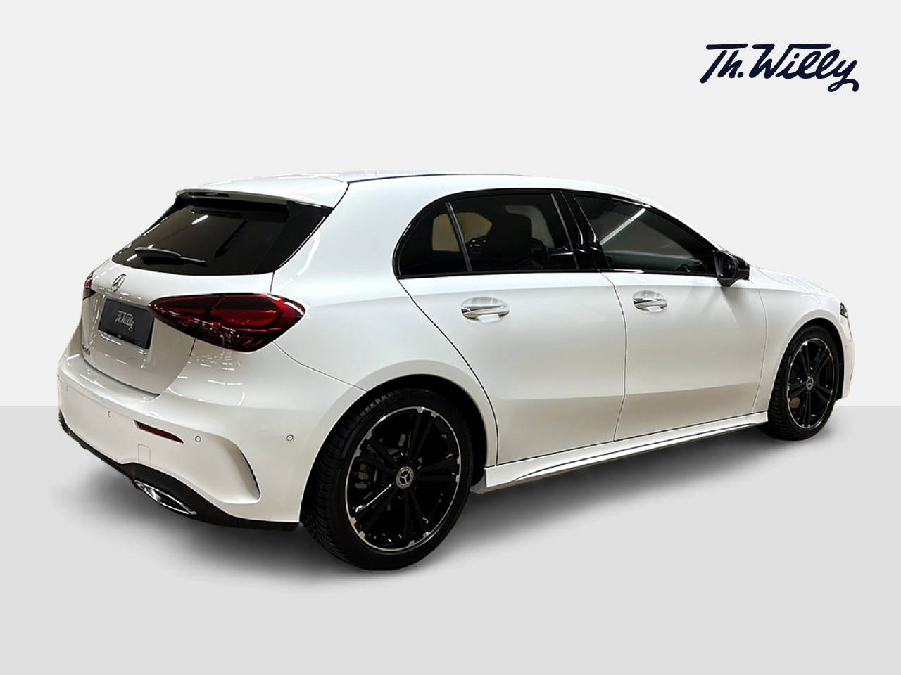 MERCEDES-BENZ A 180 d AMG Line-image-4
