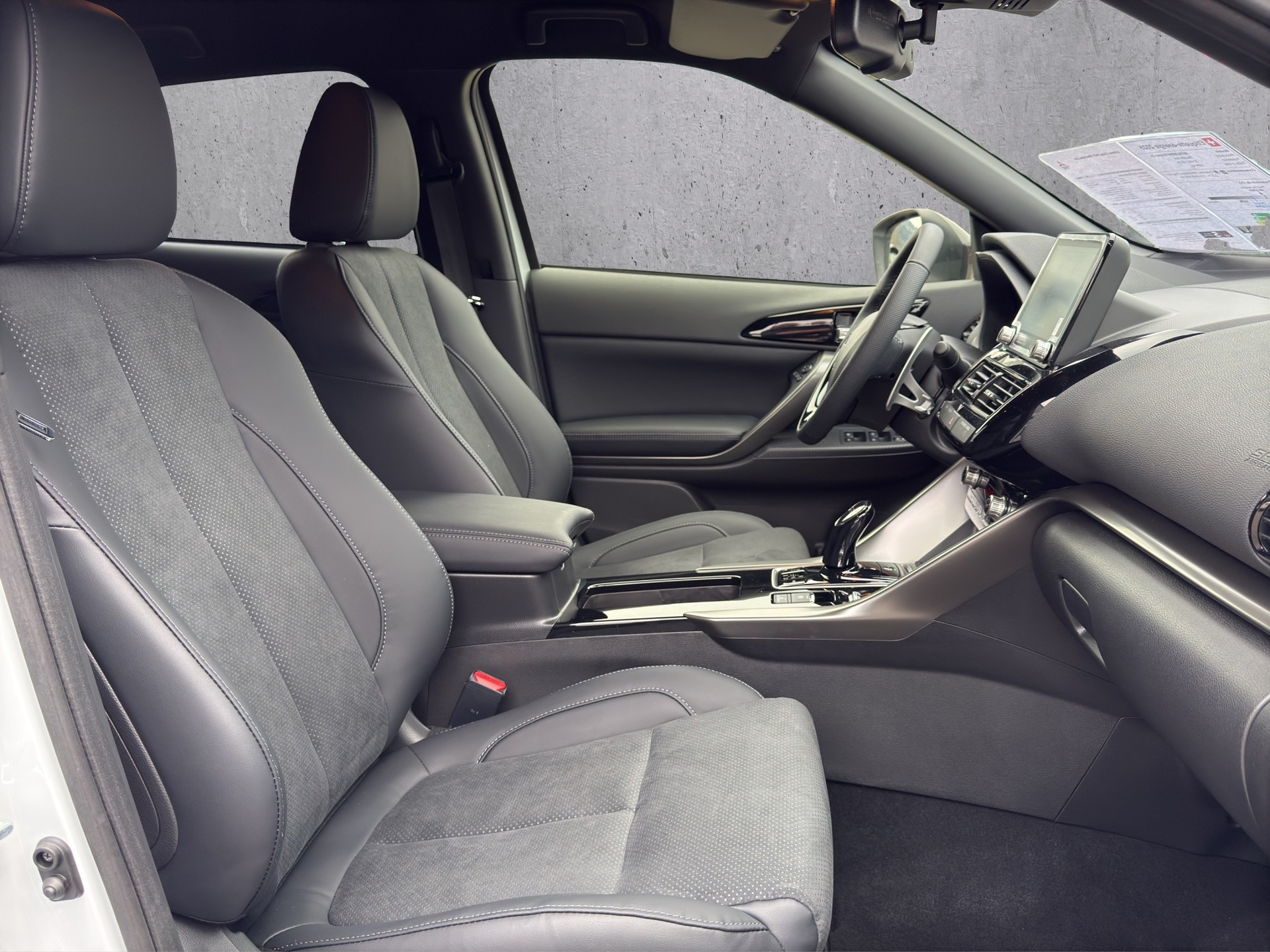MITSUBISHI ECLIPSE Cross 2.4 PHEV Blackline 4x4-image-10