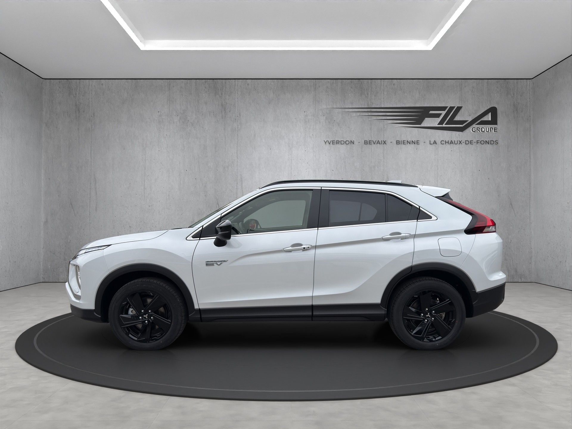 MITSUBISHI ECLIPSE Cross 2.4 PHEV Blackline 4x4-image-2
