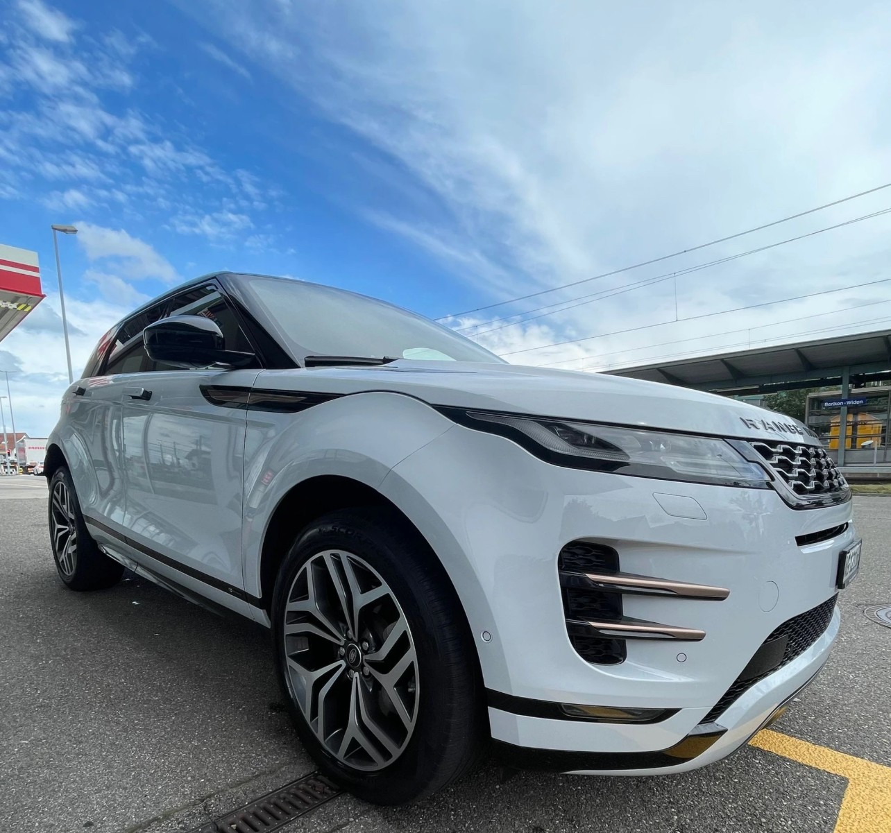 LAND ROVER Range Rover Evoque R-Dyn First Edition P starker 250PS HSE AT9-image-2