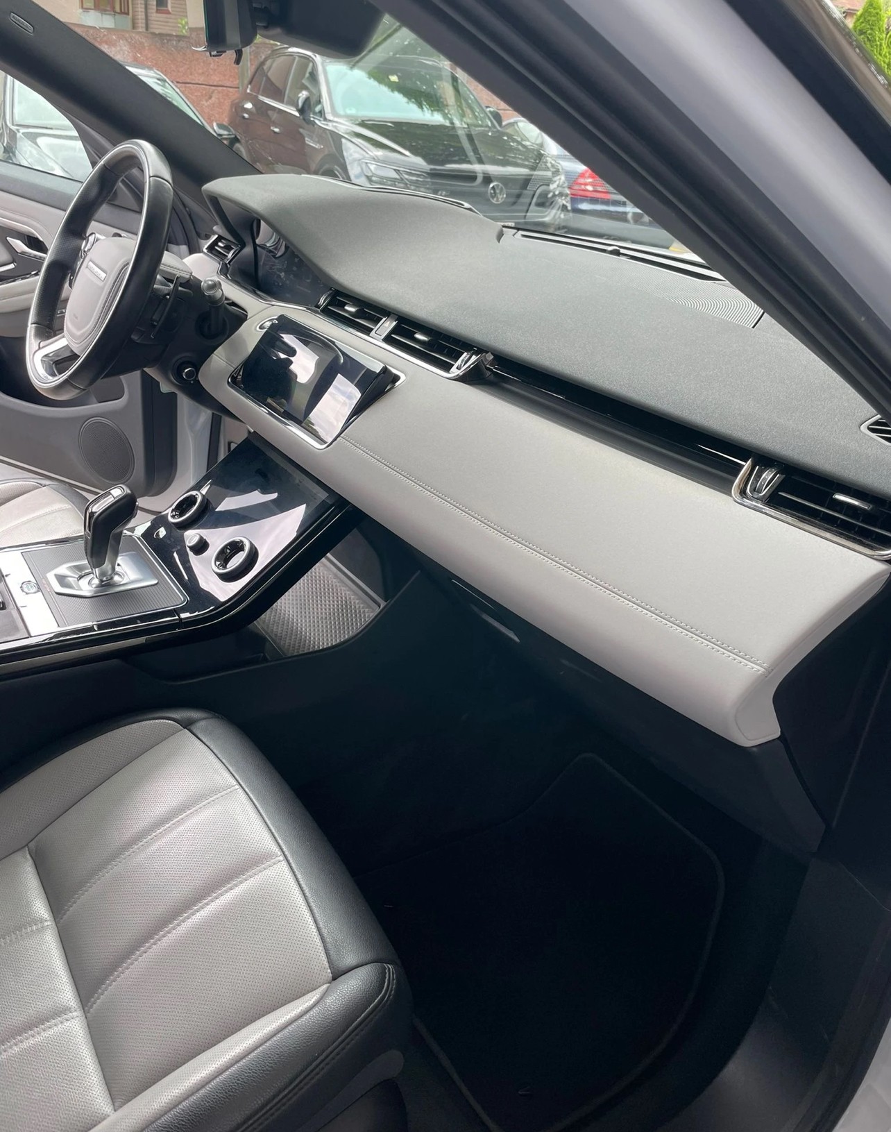 LAND ROVER Range Rover Evoque R-Dyn First Edition P starker 250PS HSE AT9-image-12