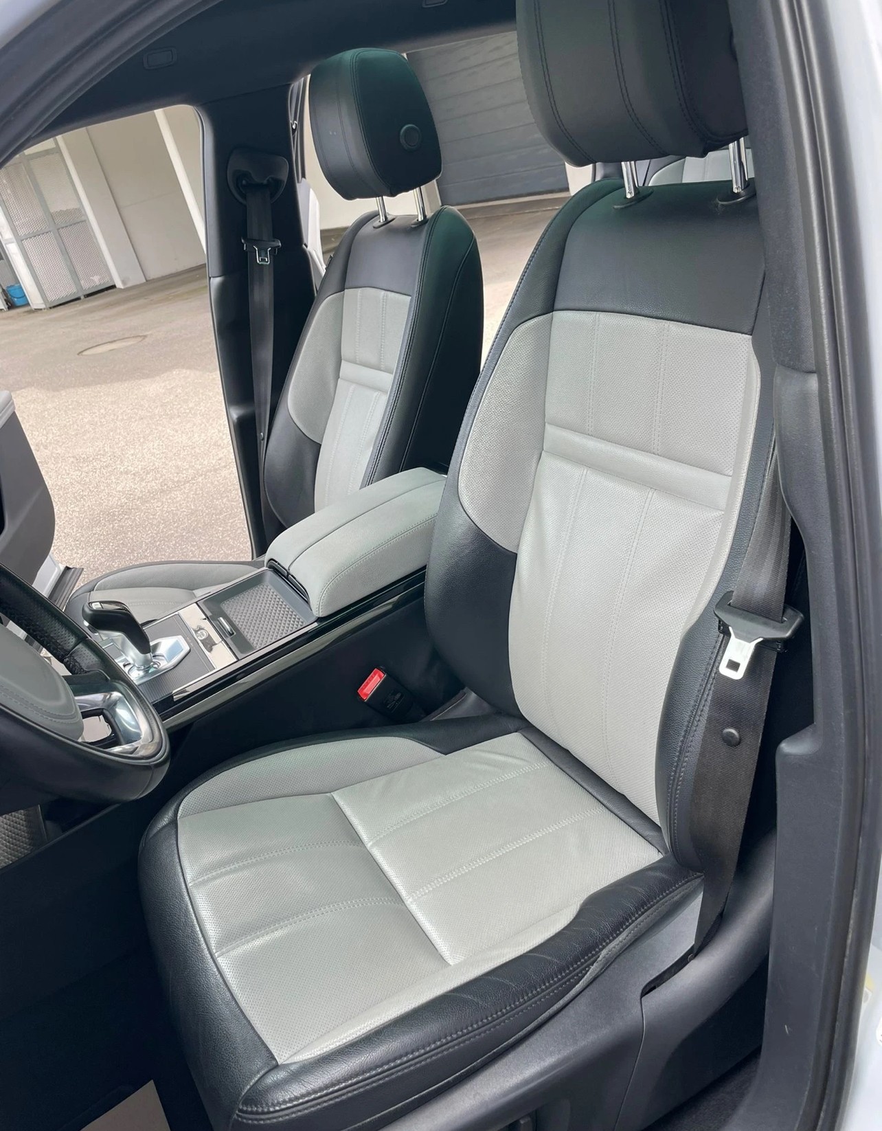 LAND ROVER Range Rover Evoque R-Dyn First Edition P starker 250PS HSE AT9-image-13
