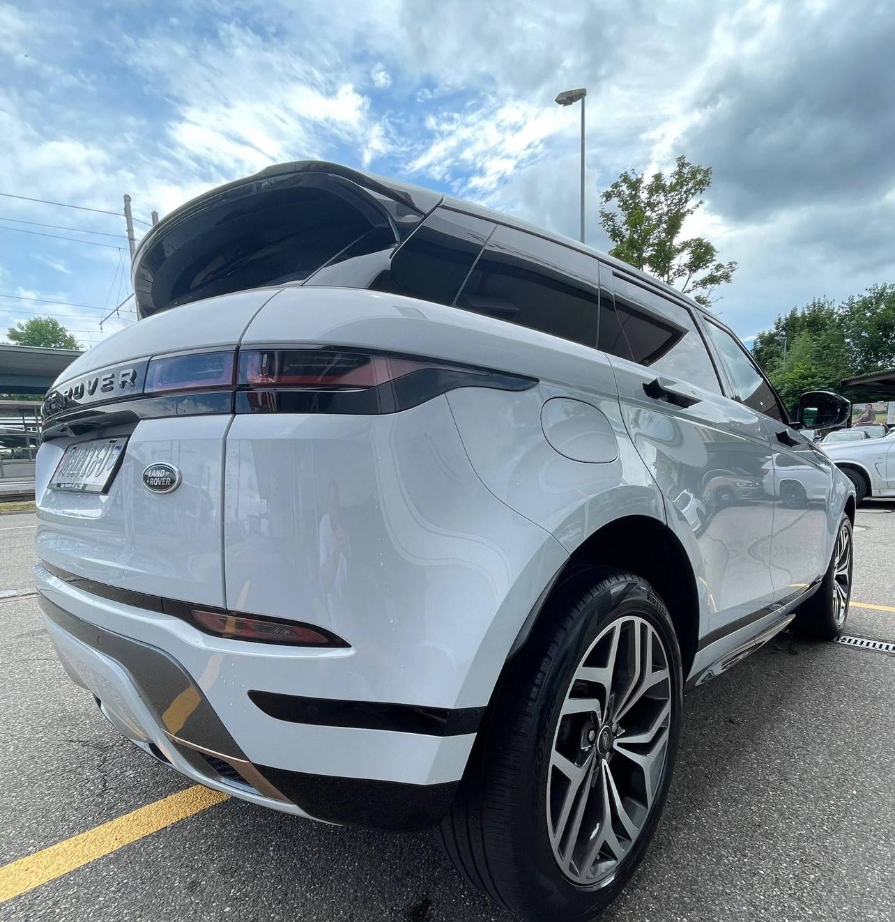 LAND ROVER Range Rover Evoque R-Dyn First Edition P starker 250PS HSE AT9-image-4