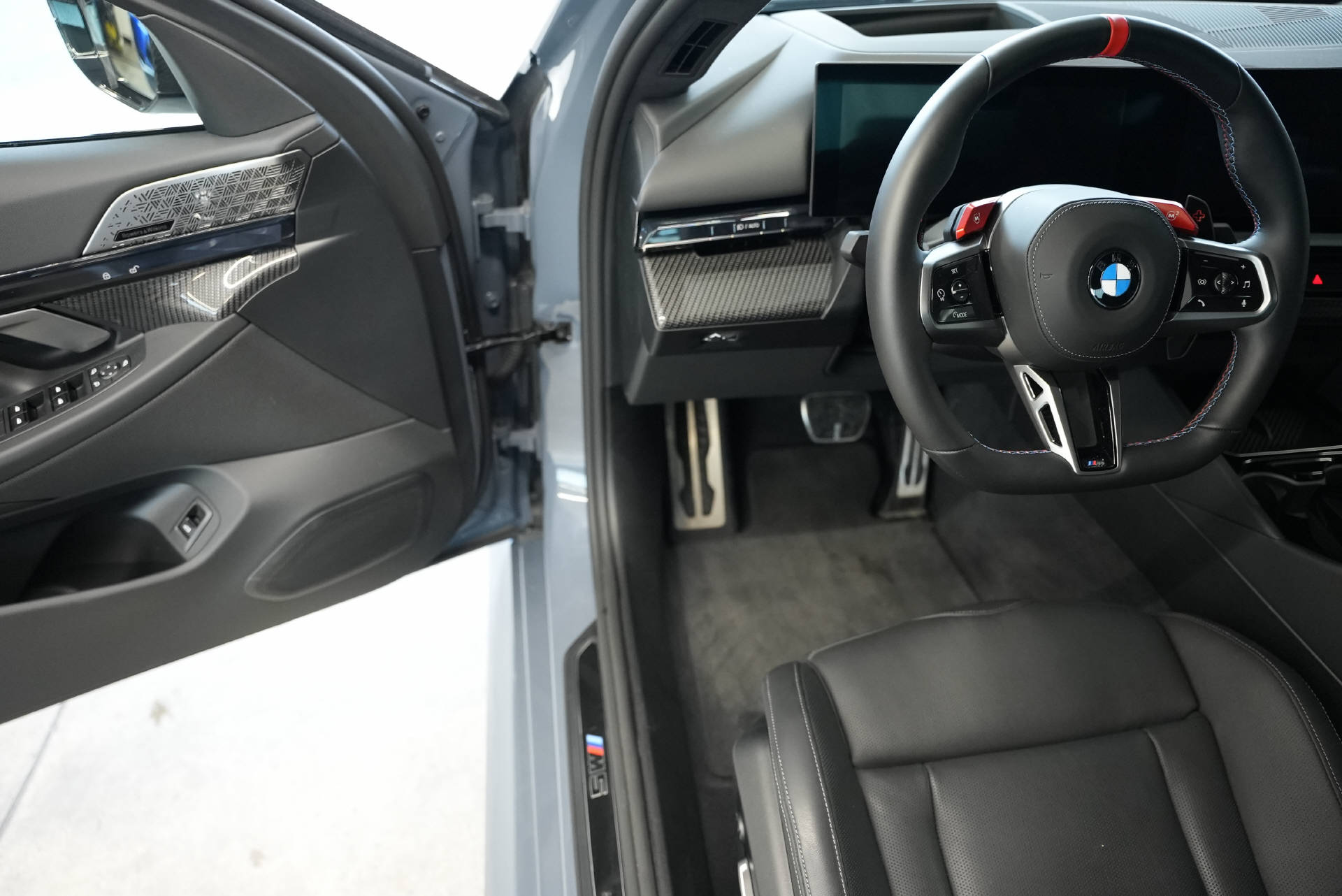 BMW M5 xDrive-image-9